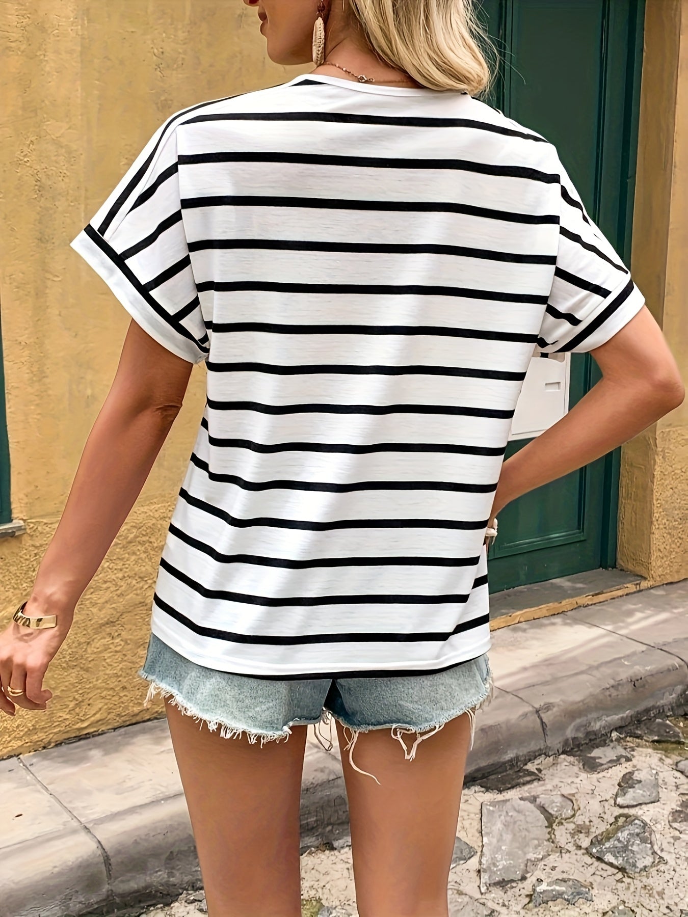 Women'S Casual Striped T-Shirt - Short Sleeve, Round Neck, Lightweight & Stretchy Fabric, Perfect for Spring/Summer/Fall, Everyday Tshirt | Horizontal Stripes Top | Comfortable Fit, Ladies T Shirts