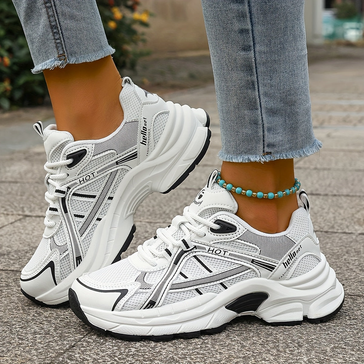 Women's Minimalist Black and White Thick-Sole Lace-Up Sneakers with Breathable Mesh Material, Comfortable for Daily Wear and Light Exercise