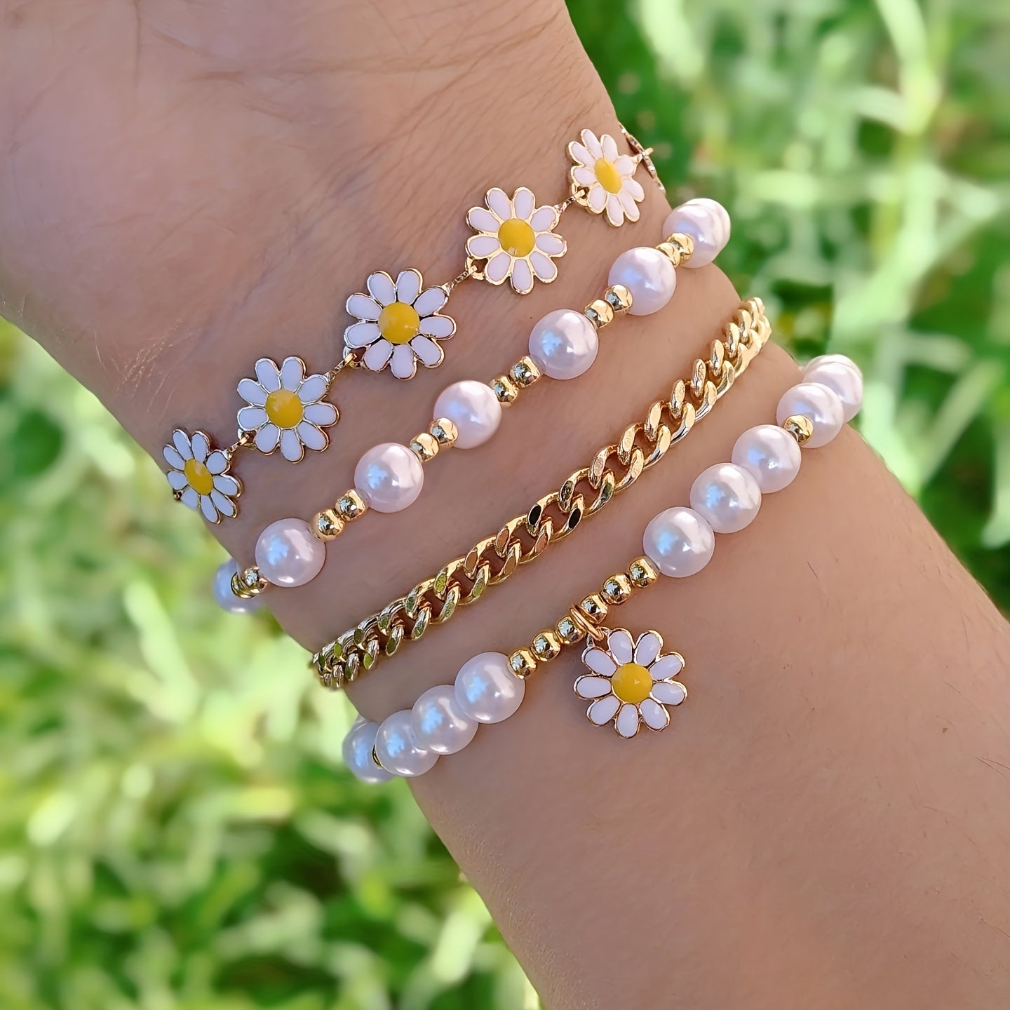 4pcss Summer New Casual Party Small Golden Bead Pearl Bracelet Set, 4pcss Bohemian Beach Daisy Bracelet for Women, Perfect for Gifting.