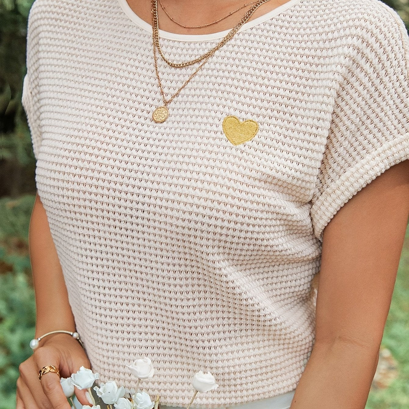 Women'S Black Knit Short Sleeve Top with Golden Heart Design - Casual Crew Neck, Spring/Summer Fashion, Casual Wear|Crew Neck Top|Knit Texture