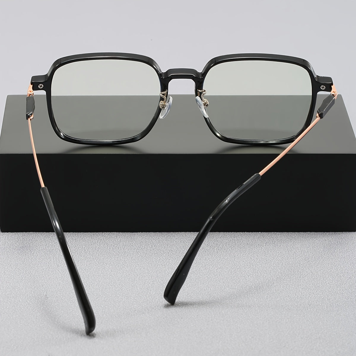 1 Pair Unisex Square Light-Sensitive Color-Changing Glasses for Phone & Computer - Stylish and Versatile Eyewear