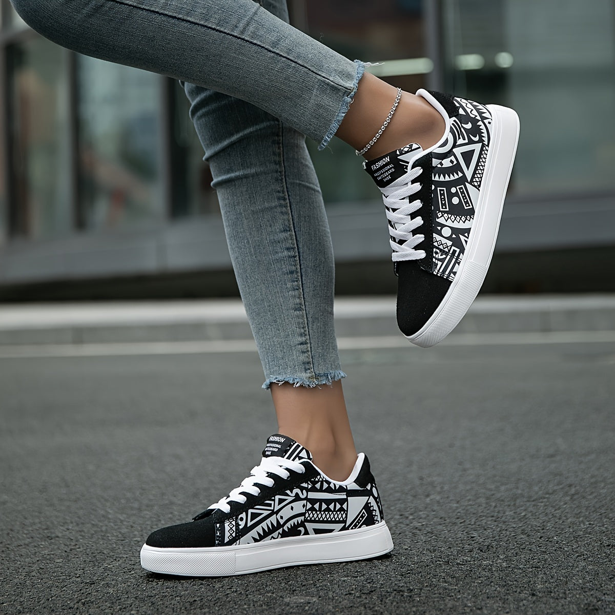 Women's Casual Skate Shoes Geometric Pattern Random Print Versatile, Lightweight Anti-Slip Outdoor Sports Daily Wear Walking Sneakers