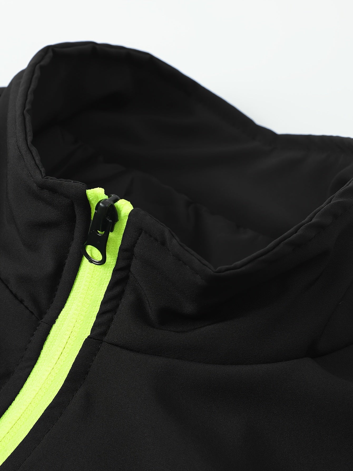 Men's Two-Tone Spliced Jacket and Pants Set in Fluorescent Green with 'Sports' Letter Print, Eye-Catching Fashion Design, Comfortable Soft Fabric, Essential Outfit for Home or Outdoor Wear TZ8030