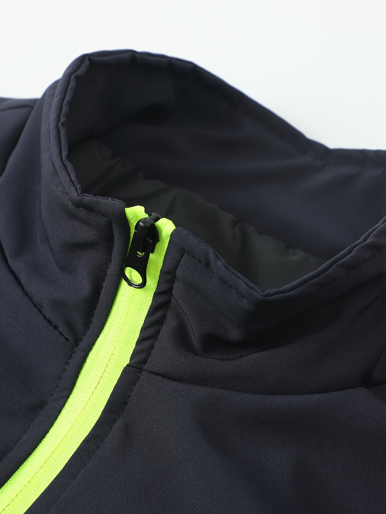 Men's Two-Tone Spliced Jacket and Pants Set in Fluorescent Green with 'Sports' Letter Print, Eye-Catching Fashion Design, Comfortable Soft Fabric, Essential Outfit for Home or Outdoor Wear TZ8030