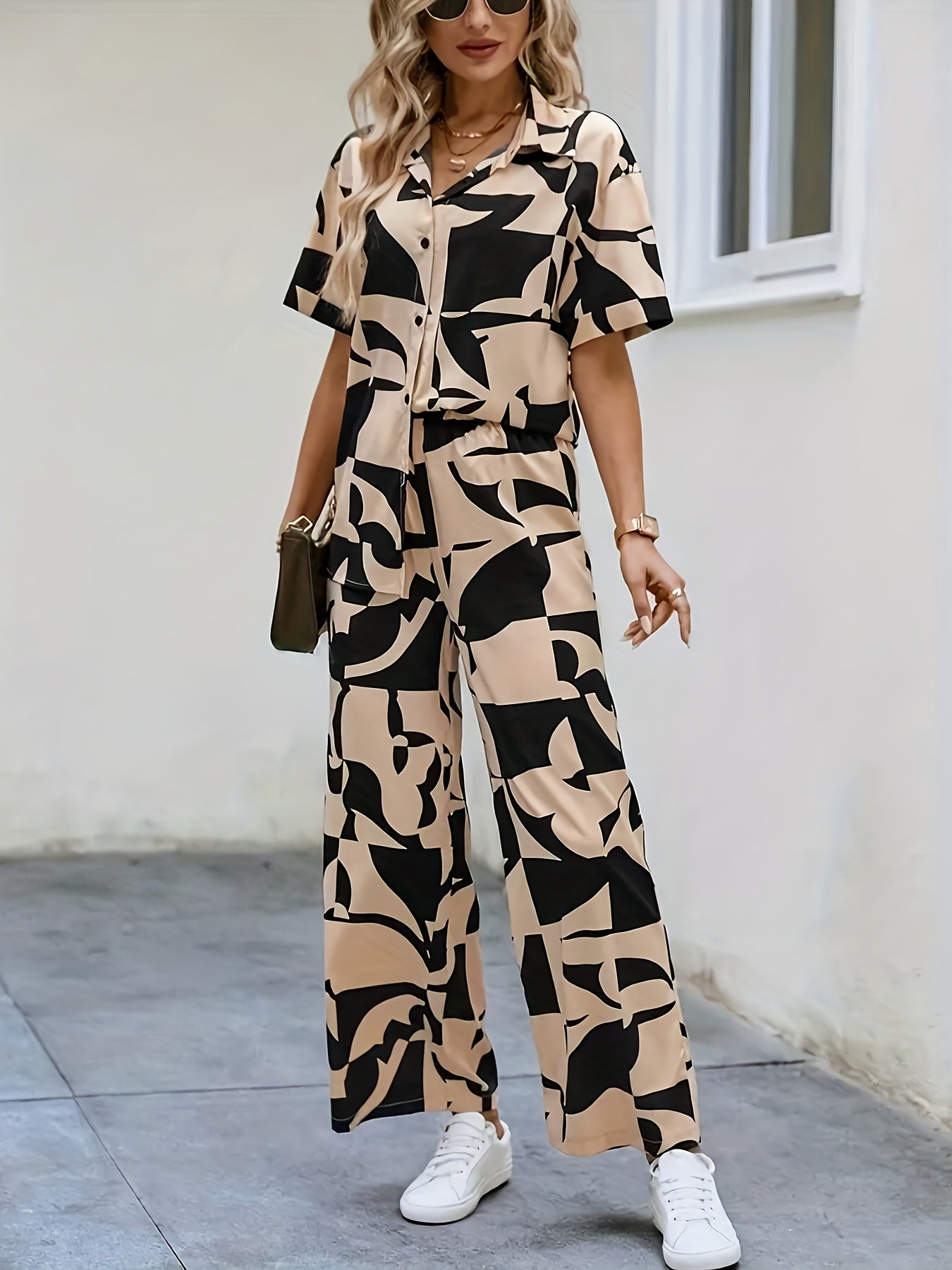 Geometric print button- short-sleeved shirt and wide-leg pants, a new set of elegant shirts for spring and summer