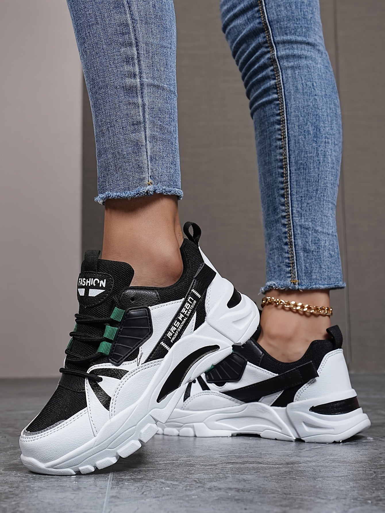 Women's Fashion Sneakers Geometric Pattern Low-Top with EVA Sole, Lace-Up Casual Sports Shoes, Hand-Washable Fabric Inner, All-Season Comfort Footwear with Plain Toe Design