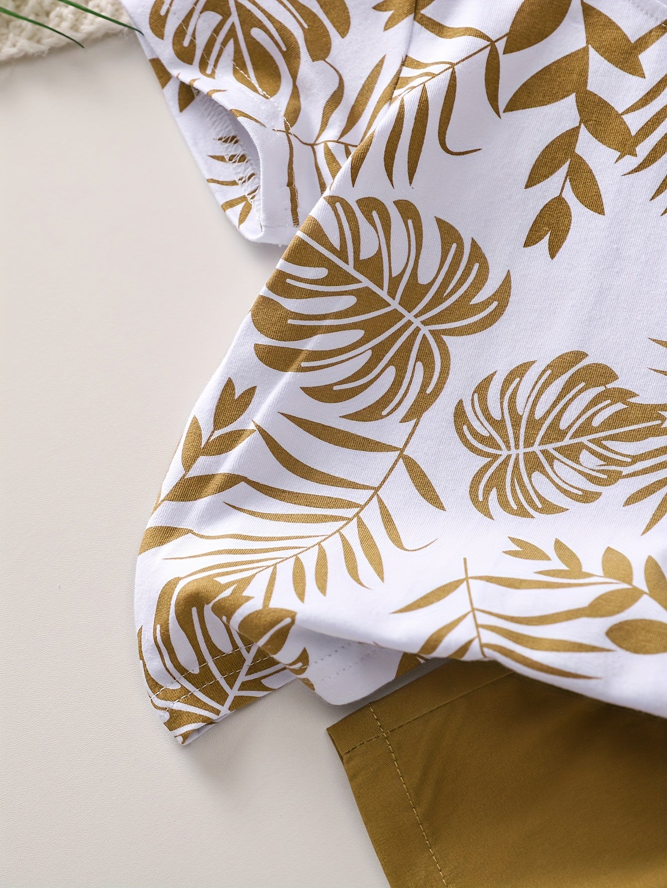 Boys' Tropical Leaf Print Cotton Blend Casual Outfit - Short Sleeve Tee & Drawstring Shorts Set, Machine Washable for Spring/Summer, Perfect for Outdoor