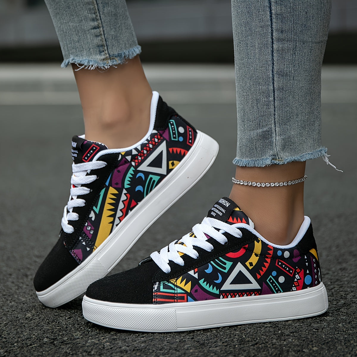 Women's Casual Skate Shoes Geometric Pattern Random Print Versatile, Lightweight Anti-Slip Outdoor Sports Daily Wear Walking Sneakers