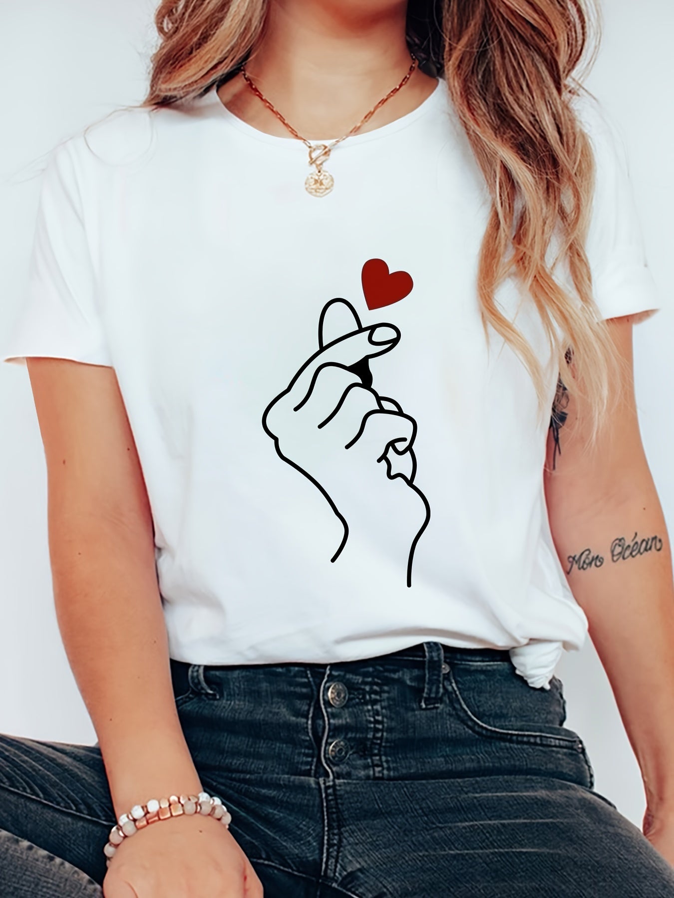 Heart Graphic Round Neck Sports T-shirt, Short Sleeve Running Casual Top, Women's Activewear