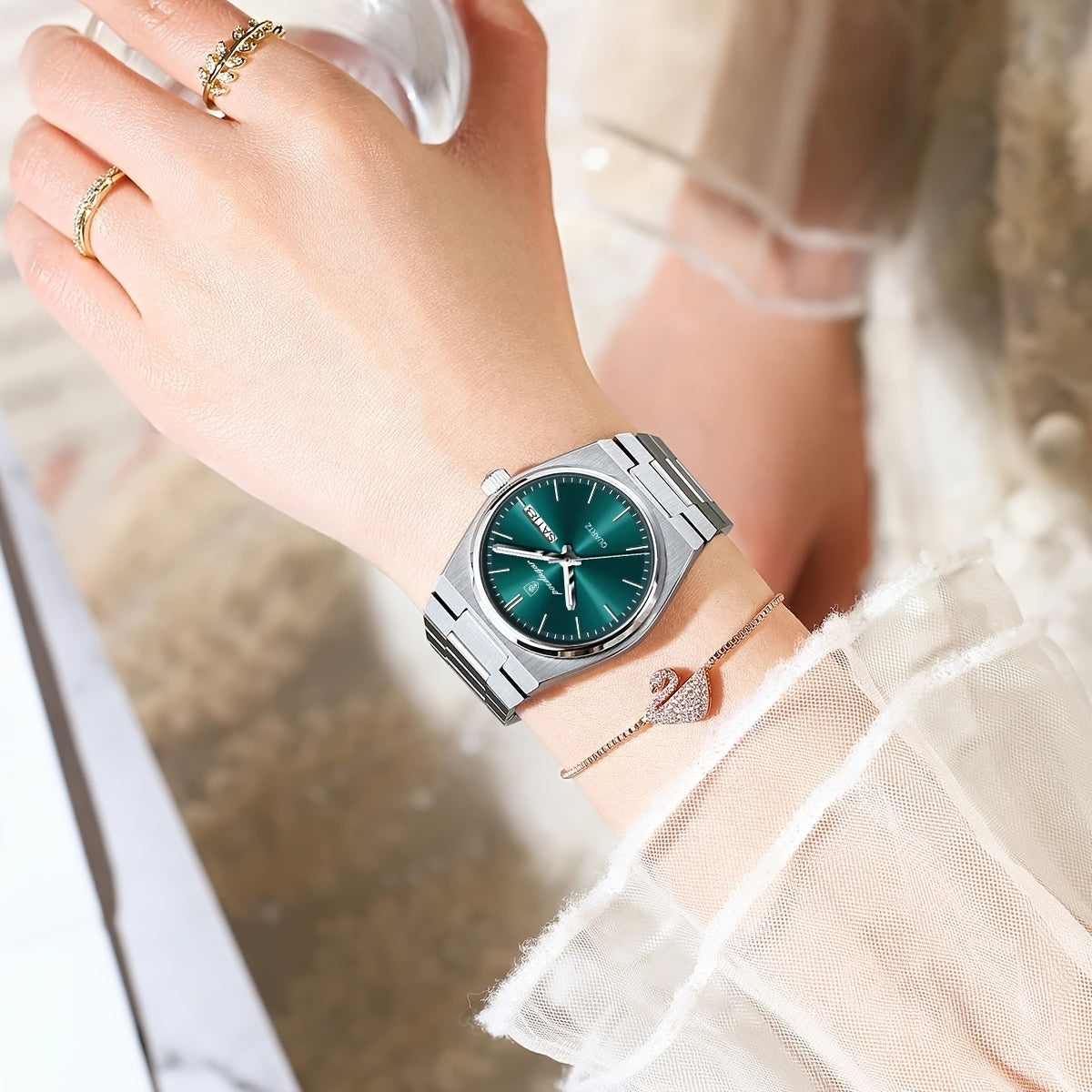 The 2025 Popular Luminous Calendar Stainless Steel Women'S Watch, a Trendy Korean Style Quartz Watch for Young People, Perfect for Casual Fashion.