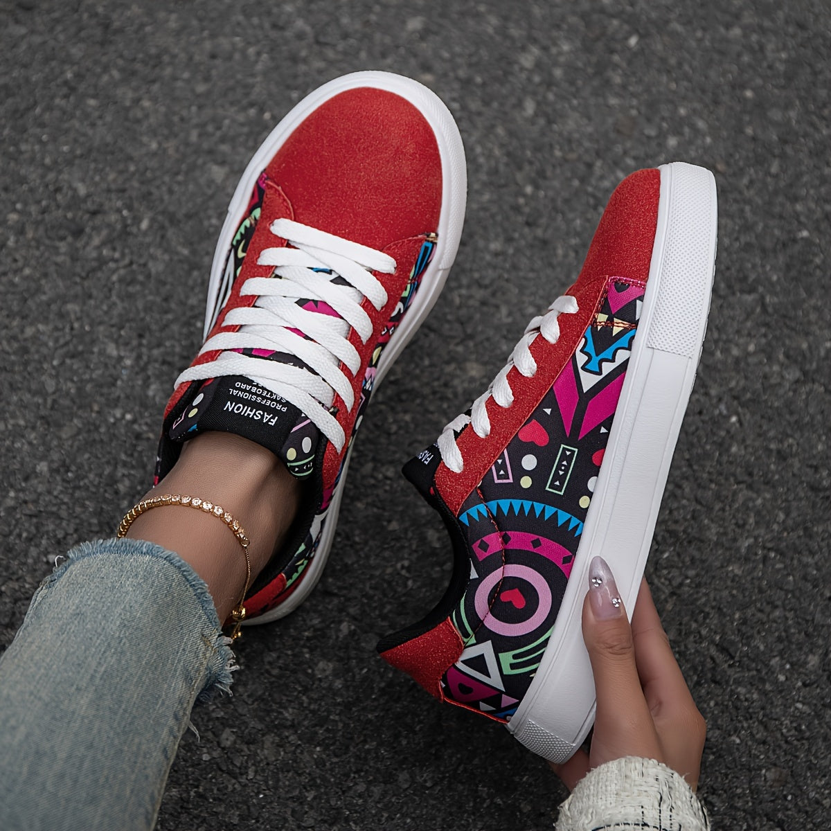 Women's Casual Skate Shoes Geometric Pattern Random Print Versatile, Lightweight Anti-Slip Outdoor Sports Daily Wear Walking Sneakers