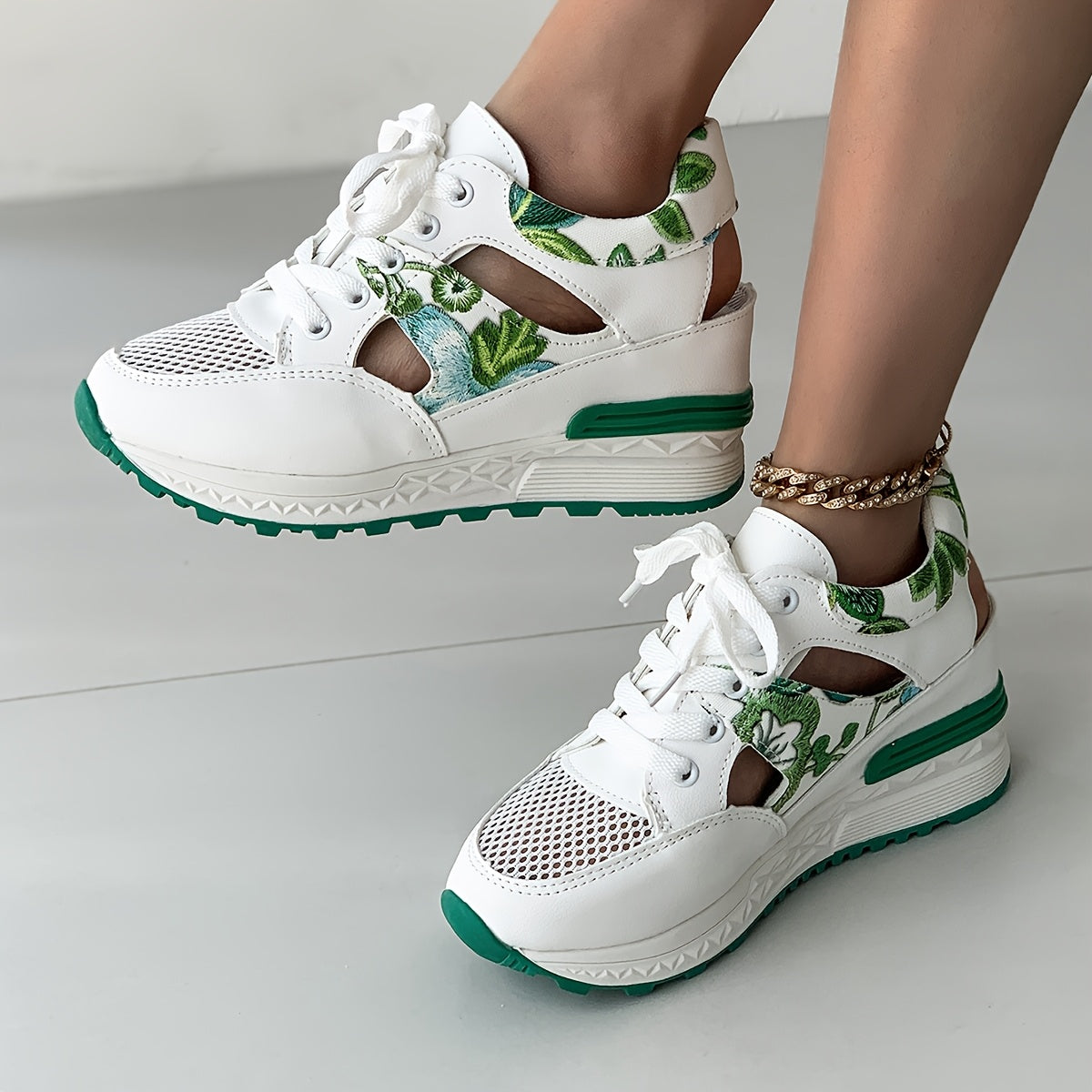 Women's New Fashion Leaf Floral Versatile Casual Lightweight Breathable Mesh Outdoor Sports Sandals with Thick Soft Sole for Height Boost