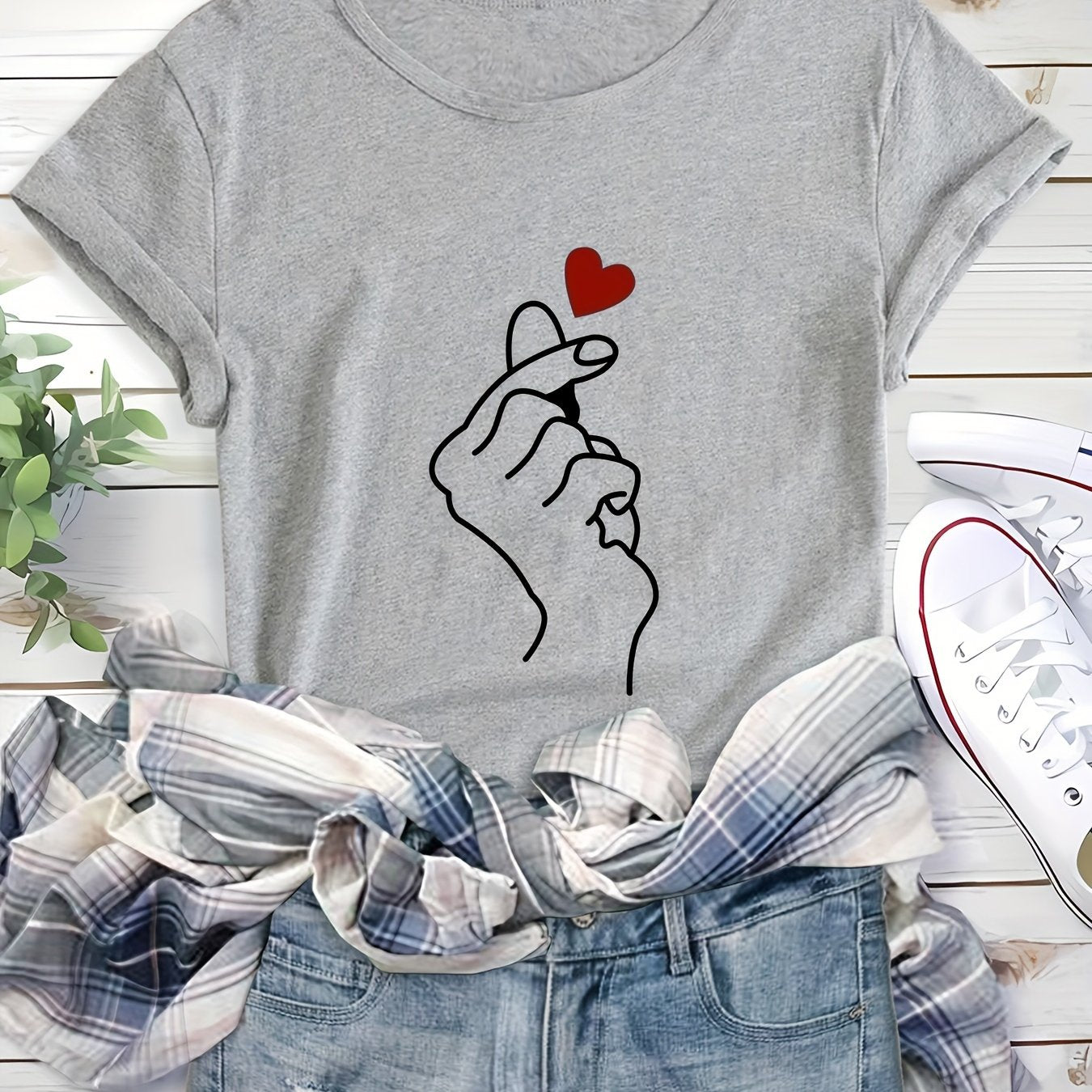 Heart Graphic Round Neck Sports T-shirt, Short Sleeve Running Casual Top, Women's Activewear