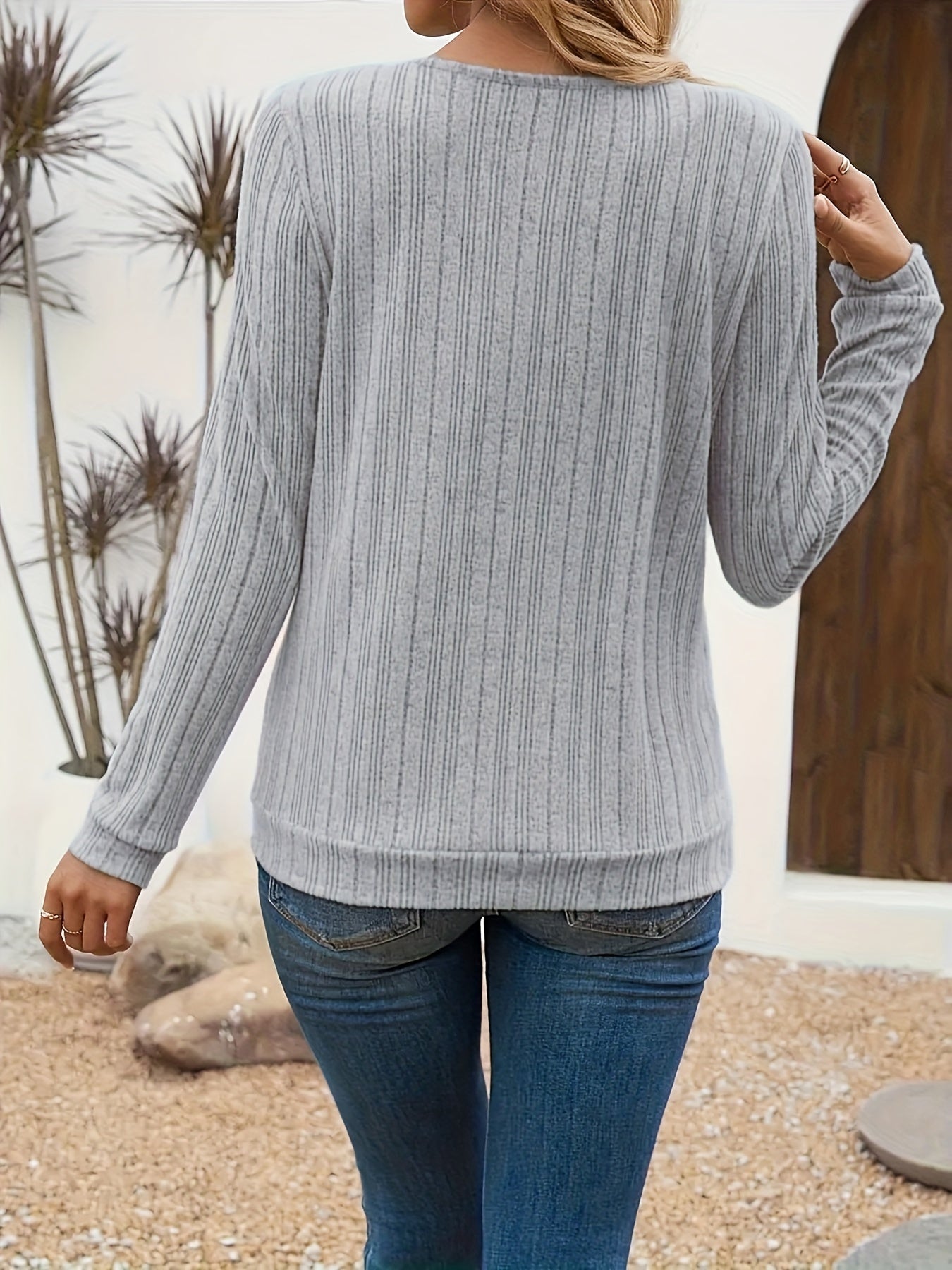 Elegant Lavender Women's V-Neck Long Sleeve T-Shirt - Soft Brushed Ribbed Polyester Blend, Stretchy & Machine Washable, Perfect for All Seasons