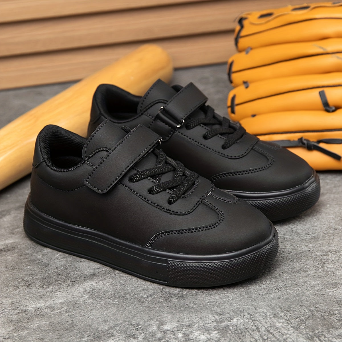 Youngsters' Casual Sneakers with Black Design, Lightweight & Comfortable Low-Top Shoes with Closure for Boys and Girls - Perfect for Casual Attire, Youngsters'S Footwear, Breathable Youngsters'S Footwear