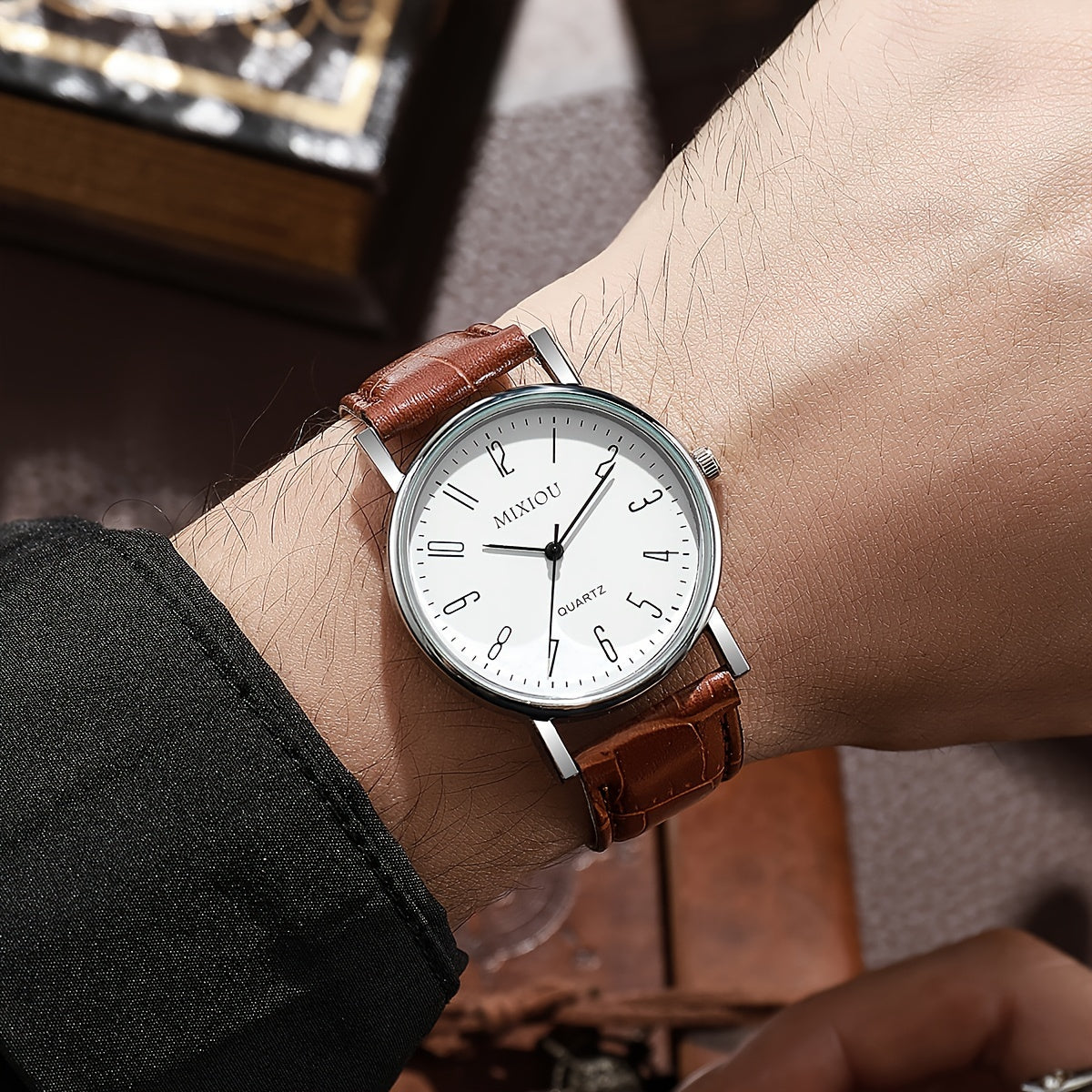 1pc Minimalist Quartz Wrist Watch for Women and Men, Round Plastic Case, PU Leather Band, Non-Rechargeable Button Battery - Elegant Timepiece