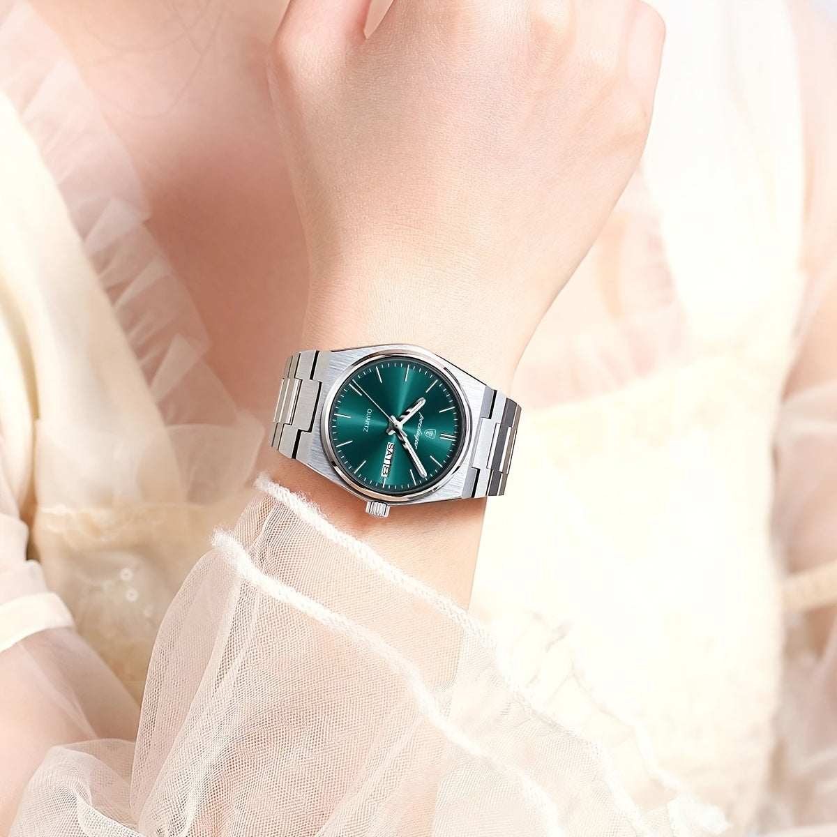 The 2025 Popular Luminous Calendar Stainless Steel Women'S Watch, a Trendy Korean Style Quartz Watch for Young People, Perfect for Casual Fashion.
