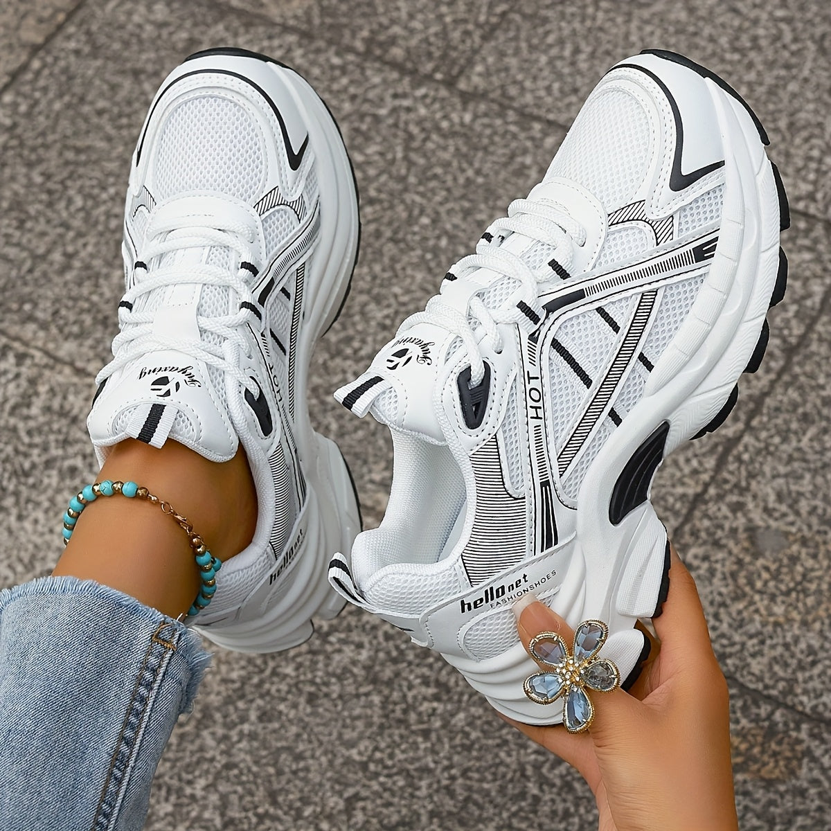 Women's Minimalist Black and White Thick-Sole Lace-Up Sneakers with Breathable Mesh Material, Comfortable for Daily Wear and Light Exercise