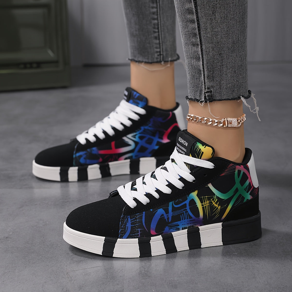 Women'S High-Top Casual Skate Shoes, Black and White Graffiti Design, Lightweight Fabric Lining, All-Season Rubber Sole Sneakers for Outdoor Sports and Hiking, Skate Shoes