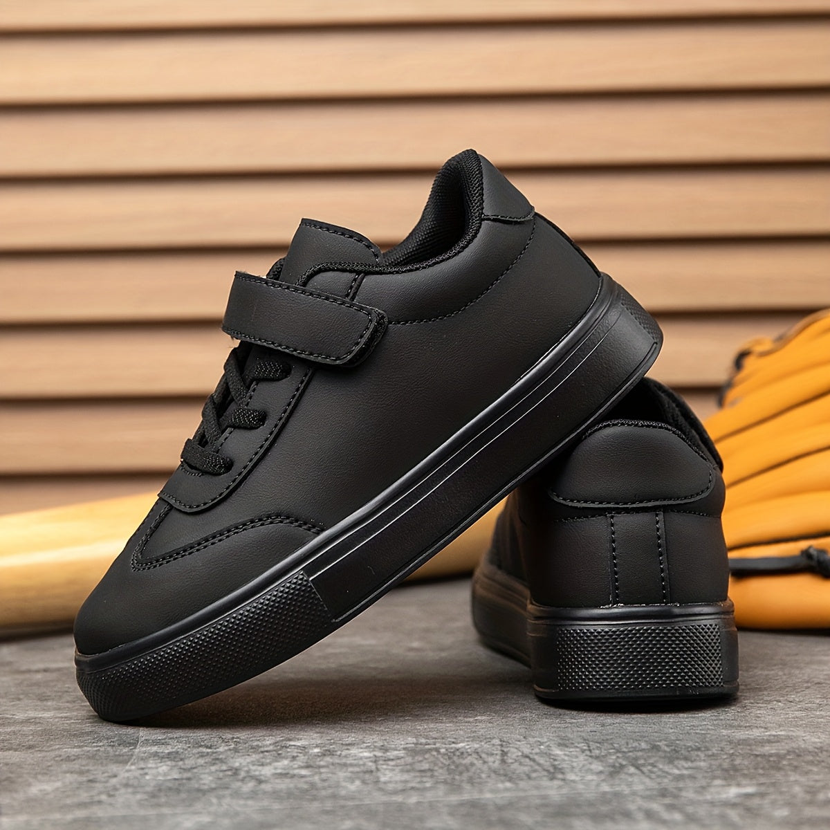 Youngsters' Casual Sneakers with Black Design, Lightweight & Comfortable Low-Top Shoes with Closure for Boys and Girls - Perfect for Casual Attire, Youngsters'S Footwear, Breathable Youngsters'S Footwear