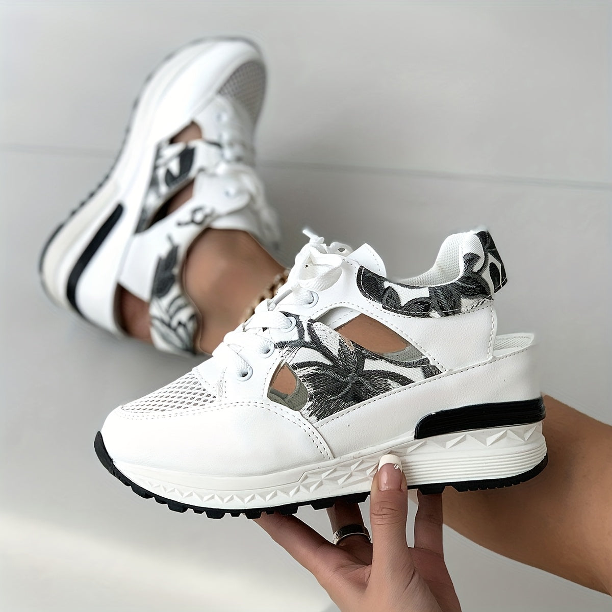 Women's New Fashion Leaf Floral Versatile Casual Lightweight Breathable Mesh Outdoor Sports Sandals with Thick Soft Sole for Height Boost