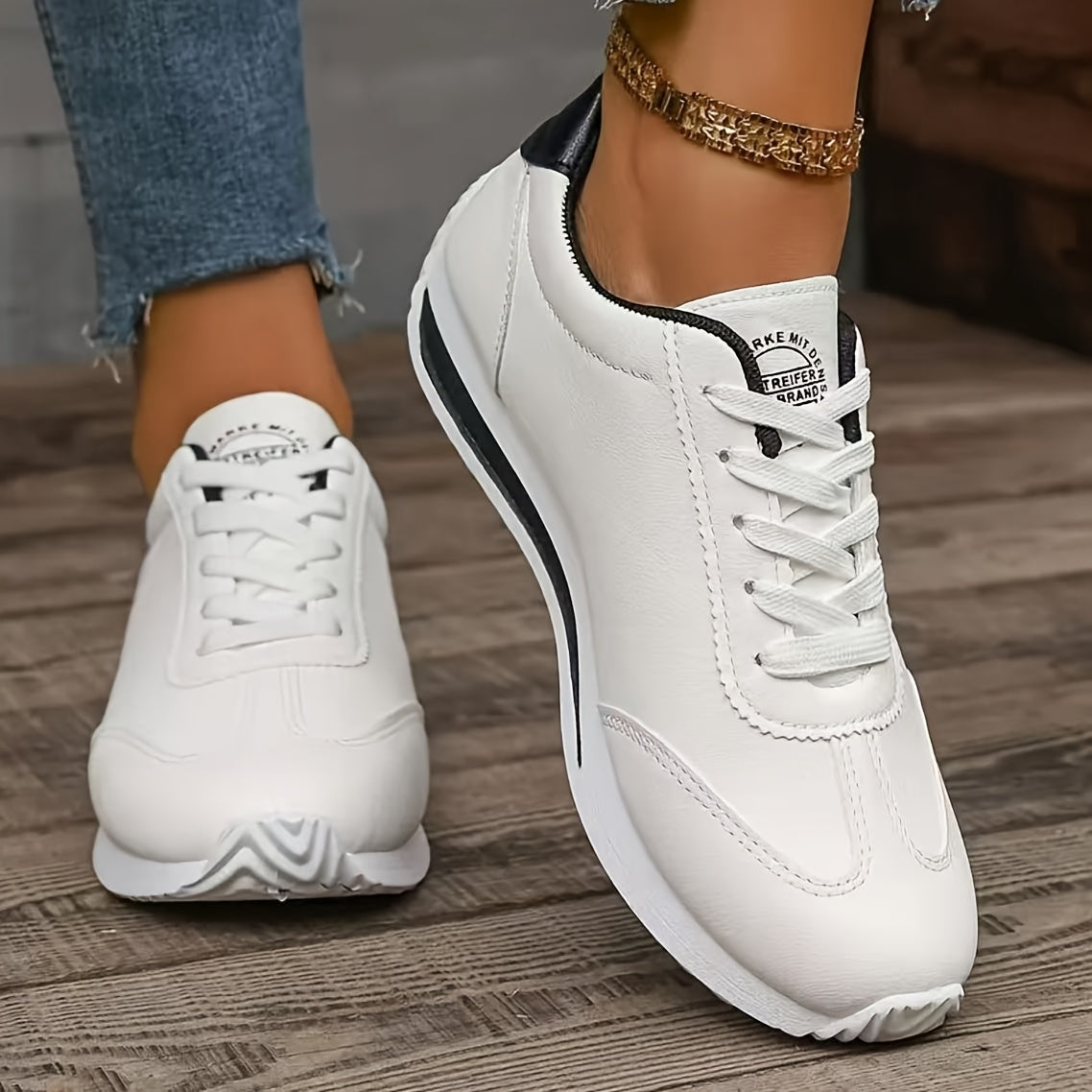 Women's Classic White Low-Top Sneakers - Lightweight Comfortable Lace-Up Shoes with Durable Rubber Sole & Breathable Fabric Lining, PU Synthetic Cover Upper, All-Season Versatile Casual Shoes for Casual Attire, Sleek Shoe Des