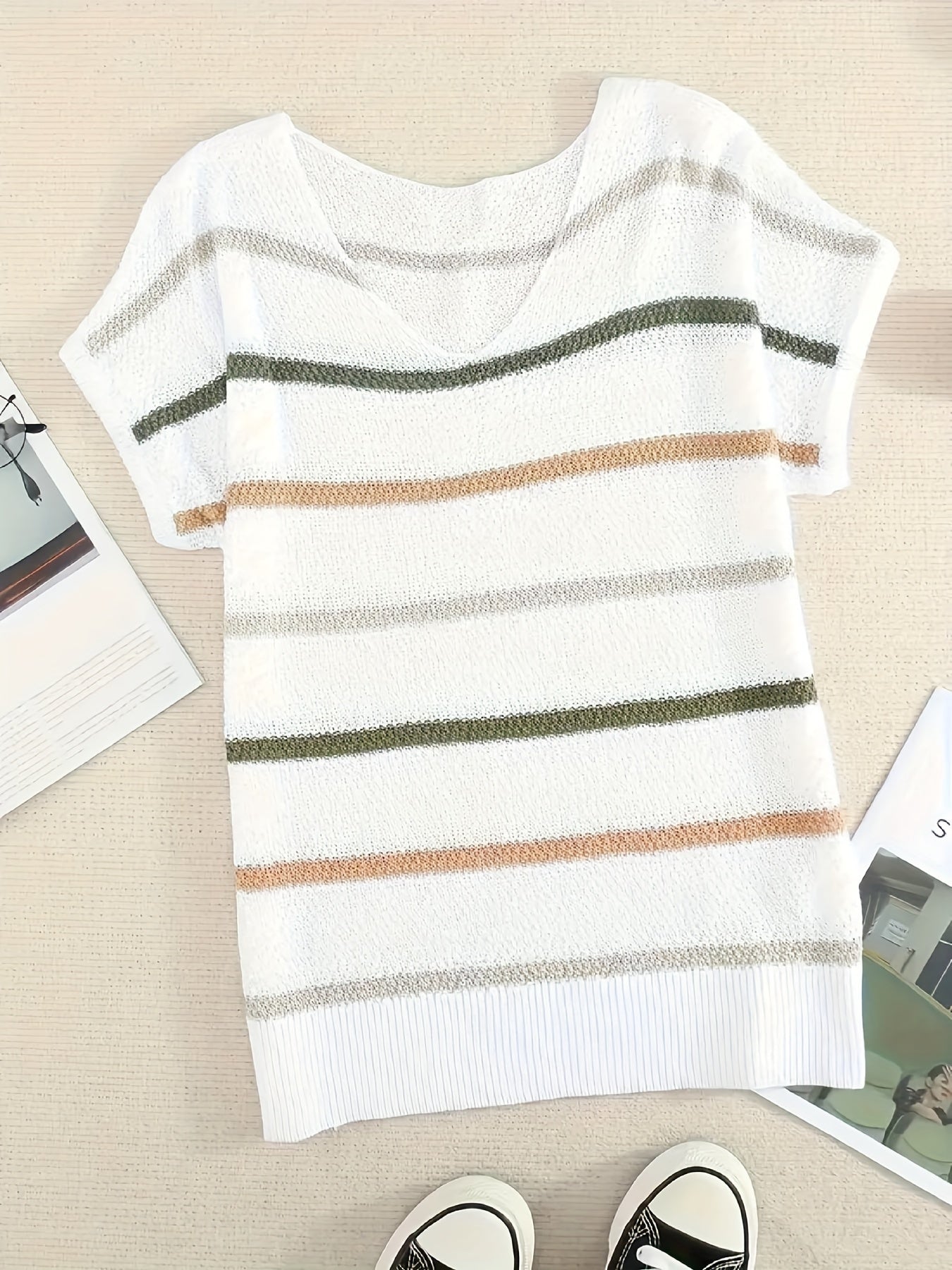 Women'S Casual Spring/Summer Striped T-Shirt - Short Sleeve Pullover with V-Neck, Side Stripes, and "LOVE" Graphic, Lightweight Knit Top for Casual Attire, Casual Wear | Graphic Tee | Knit Texture
