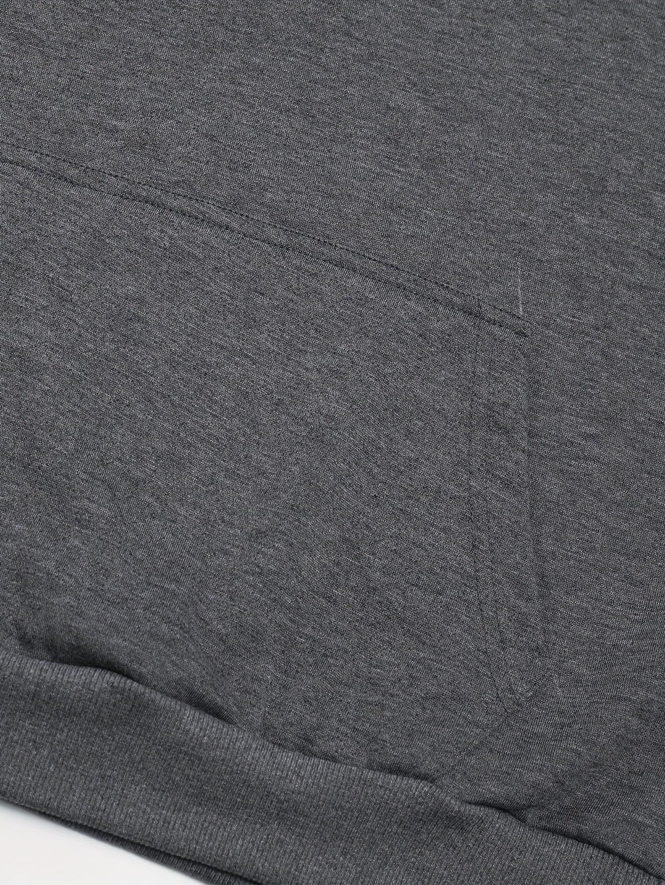 A Set of Two Men'S Casual Sports Outfits, Featuring a Striped Design with Moderately Soft Fabric, Suitable for Outdoor Running And Fitness Activities in All Seasons.