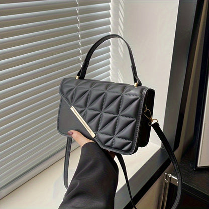 Stylish Small Square Handbag for Women with a Diamond Pattern, Perfect for Shoulder Or Crossbody Wear.