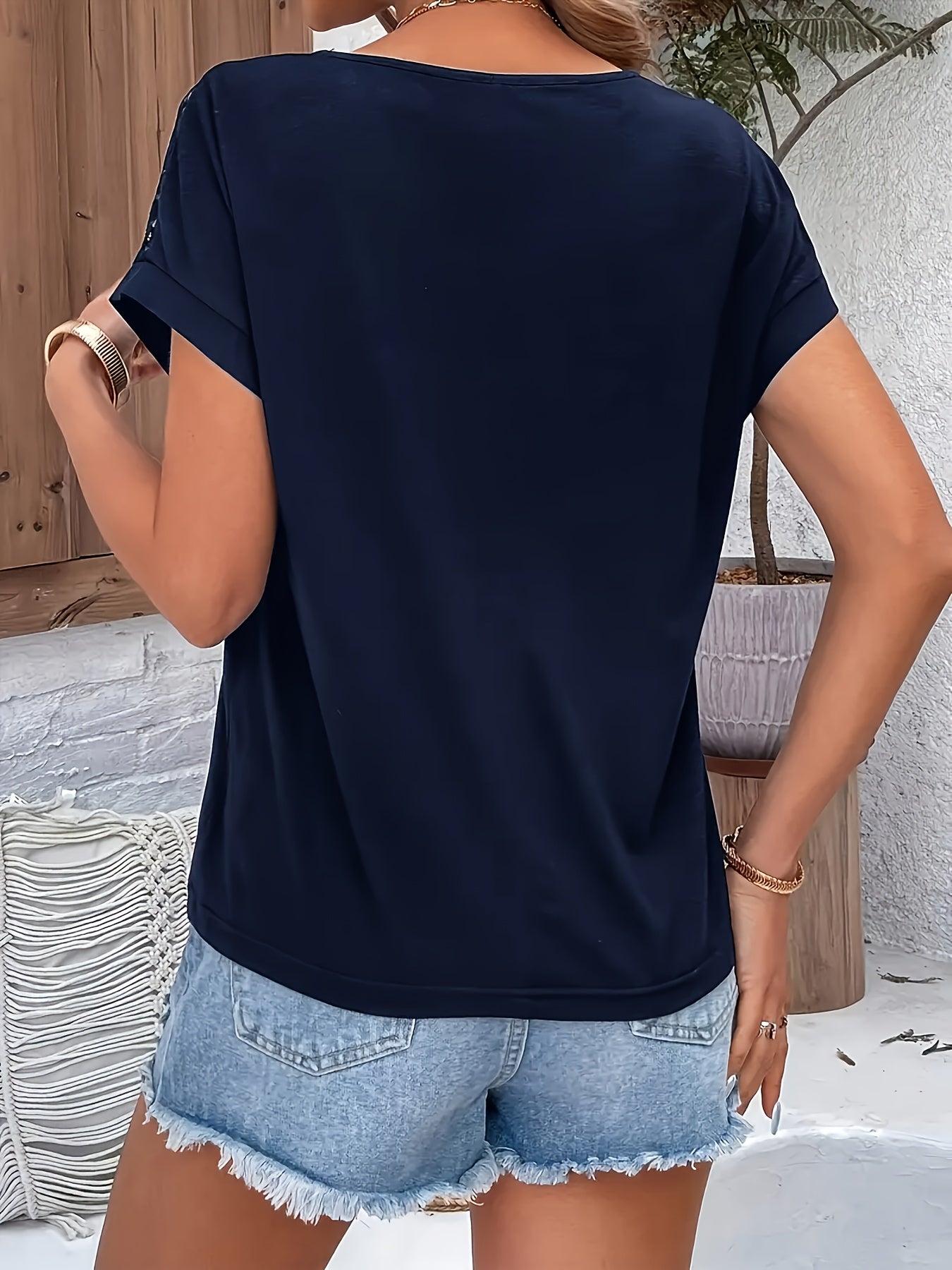 Women'S Chic Lace Trim Round Neck Short Sleeve T-Shirt - Loose Fit, Breathable Summer Top with Contrast Lace Detail, White, Casual Wear, Casual Summer Top | Lace Trim Top | Delicate Lace Detail