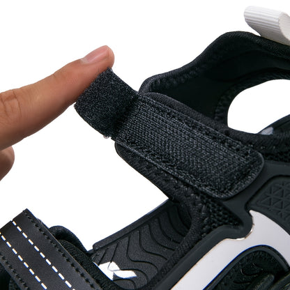 Pair of Boys' Summer Barefoot Sandals with Random Print, Fashionable Buckle Strap Outdoor Beach Sports Sandals Quick-Drying Lightweight EVA Shock Absorption Soles Breathable and Wear-Resistant Casual Sandals