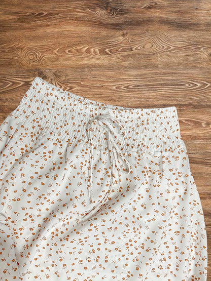 Summer Women's Daily Vacation Set with Small Floral Print Half Skirt and Sleeveless Top