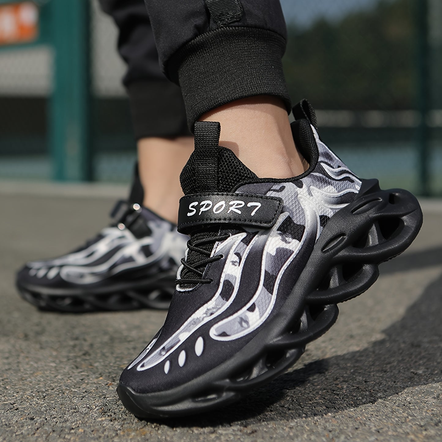 Casual Mesh Sneakers for Boys And Girls with a Three-Dimensional Pattern, Featuring a Low-Top Design with And an EVA Sole, Perfect for Stylish Sports Activities.
