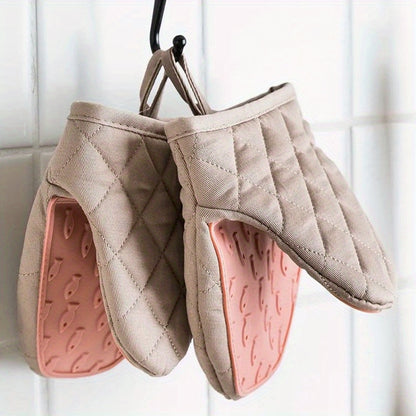 Heat Resistant Silicone Foot Pad with Cover. They Are Multifunctional And Can Be Used As Pot Racks, Microwave Safe Oven Heat Pads, Frying Pan Handle Racks, And Kitchen Countertop Mats.