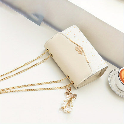 Women's White Crossbody Bag with Golden-Tone Chain Strap, & Bow Charm Accents - Lightweight Clutch Purse for Work, Travel, Beach - Perfect Gift for Christmas, Birthdays, Mother’s Day, Crossbody Purse, Beach Accessory, Decor