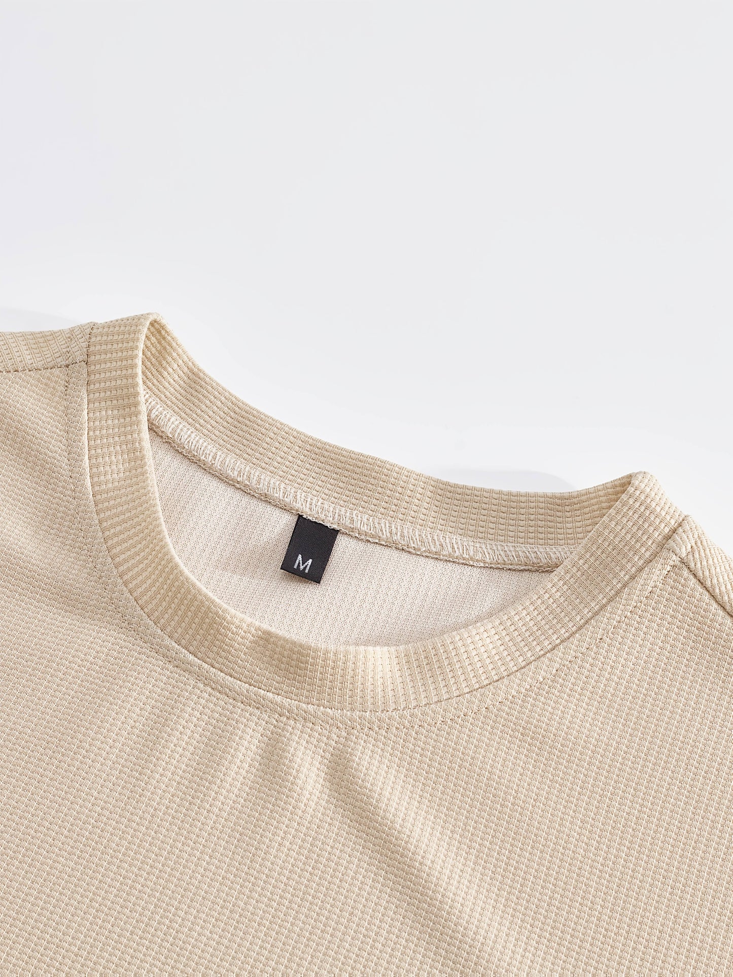 Men's Waffle Round Neck Top with Label, Short Sleeve T-shirt and Drawstring Shorts for Clean and Comfortable Spring/Summer Wear