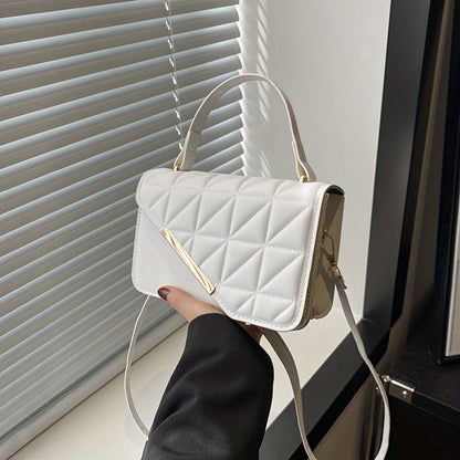 Stylish Small Square Handbag for Women with a Diamond Pattern, Perfect for Shoulder Or Crossbody Wear.