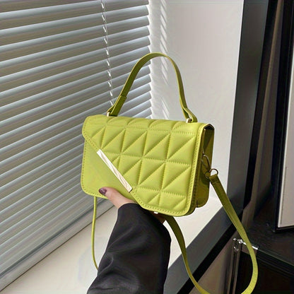 Stylish Small Square Handbag for Women with a Diamond Pattern, Perfect for Shoulder Or Crossbody Wear.