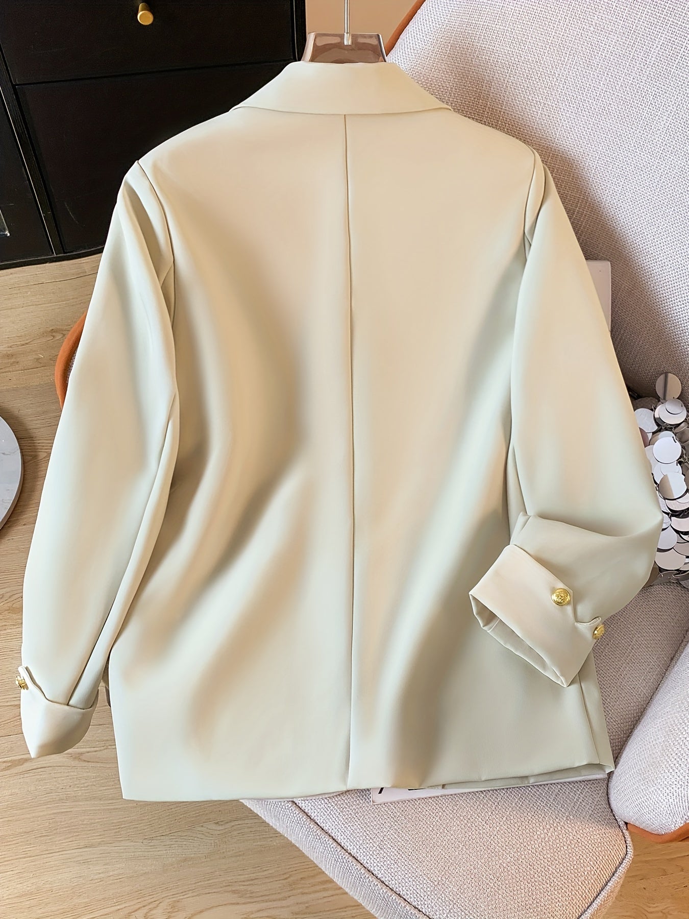Chic Light Blue Slim-Fit Blazer կանանց համար. Նորաձև երկարաթև աշխատանքային գրասենյակային վերնազգեստ ոսկե կոճակով, էլեգանտ պոլիեսթեր գործվածք, կատարյալ գարնան և աշնան համար