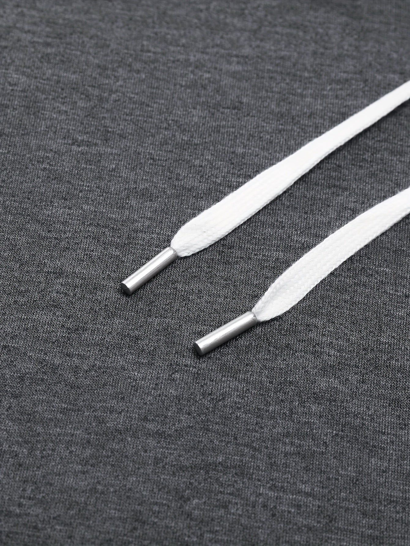 A Set of Two Men'S Casual Sports Outfits, Featuring a Striped Design with Moderately Soft Fabric, Suitable for Outdoor Running And Fitness Activities in All Seasons.
