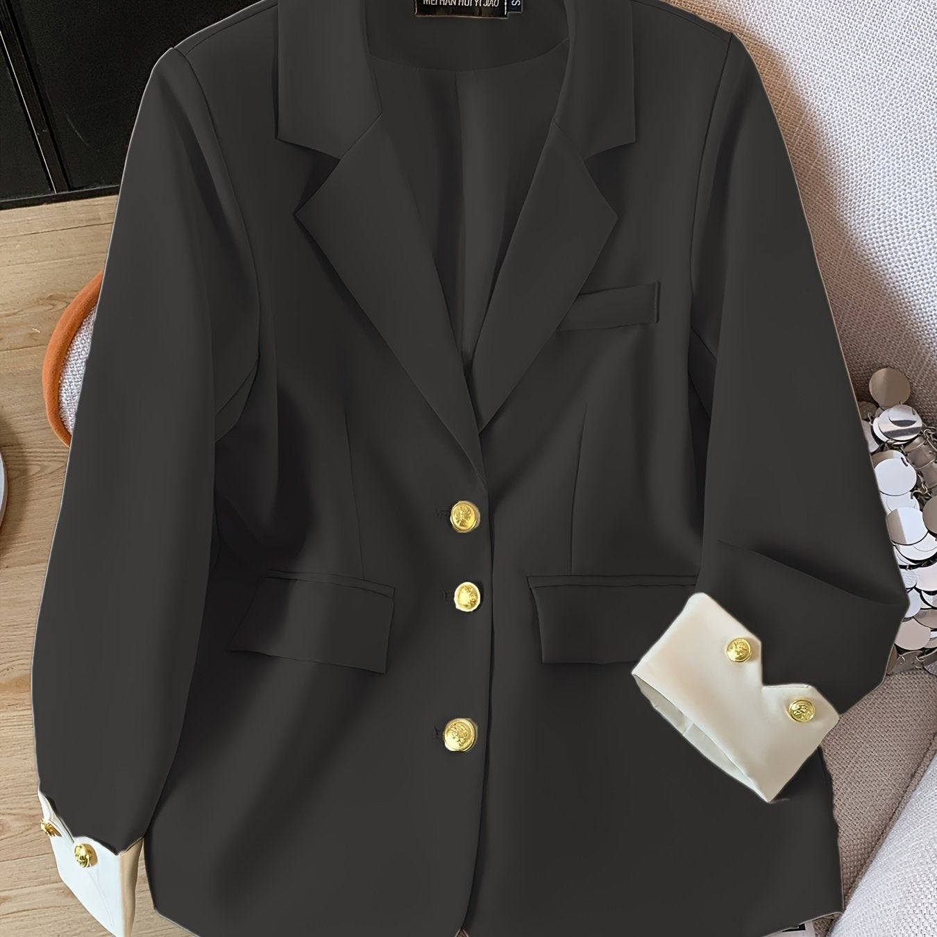 Chic Light Blue Slim-Fit Blazer կանանց համար. Նորաձև երկարաթև աշխատանքային գրասենյակային վերնազգեստ ոսկե կոճակով, էլեգանտ պոլիեսթեր գործվածք, կատարյալ գարնան և աշնան համար