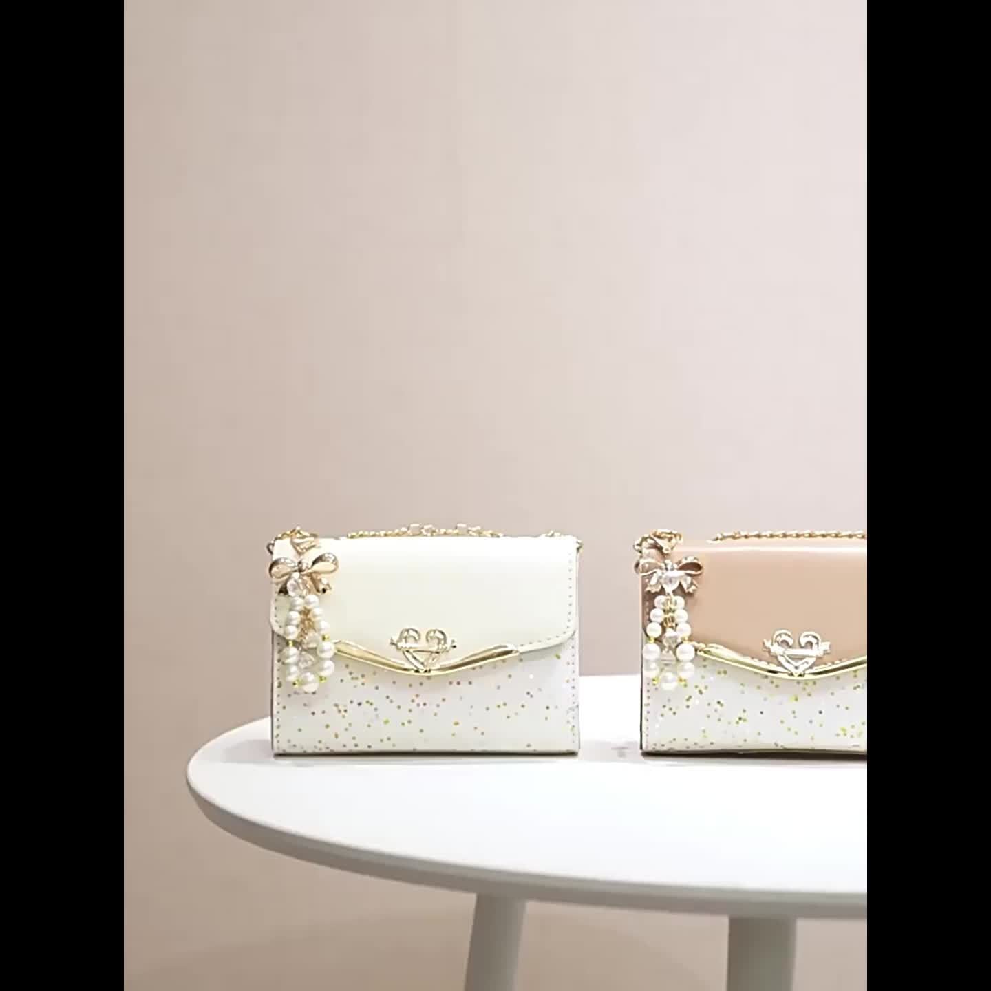 Women's White Crossbody Bag with Golden-Tone Chain Strap, & Bow Charm Accents - Lightweight Clutch Purse for Work, Travel, Beach - Perfect Gift for Christmas, Birthdays, Mother’s Day, Crossbody Purse, Beach Accessory, Decor