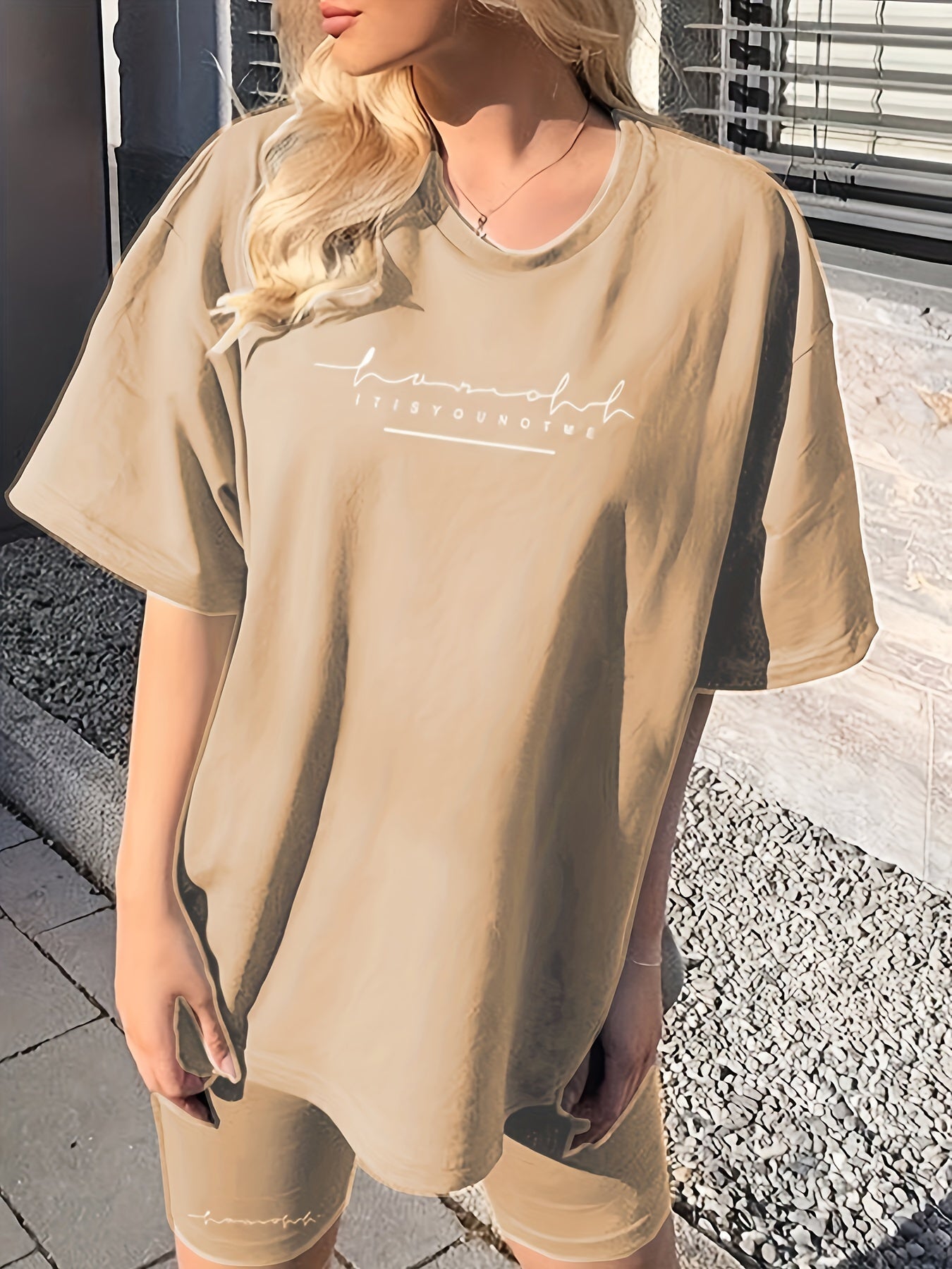 Կանացի շքեղ Lavender Letter Print Casual T-Shirt &amp; Shorts set - Հարմարավետ պոլիեսթեր, միջին ձգվող գործվածք, կլոր վզով, լվացվող մեքենայով - կատարյալ գարուն/ամառ