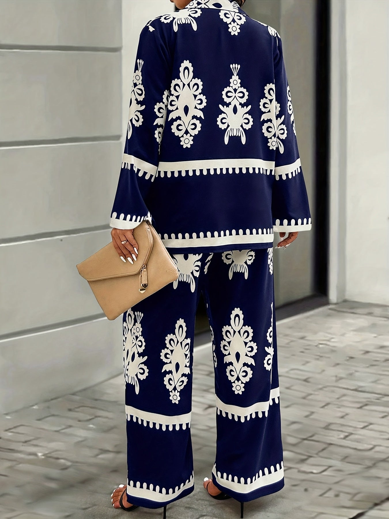 Women'S Elegant Geometric-Patterned Polyester Suit Set, Long Sleeve Top with Lapel Collar and Pants, Regular Sleeve, Woven Placket, Spring/Fall Casual Country Style Outfit