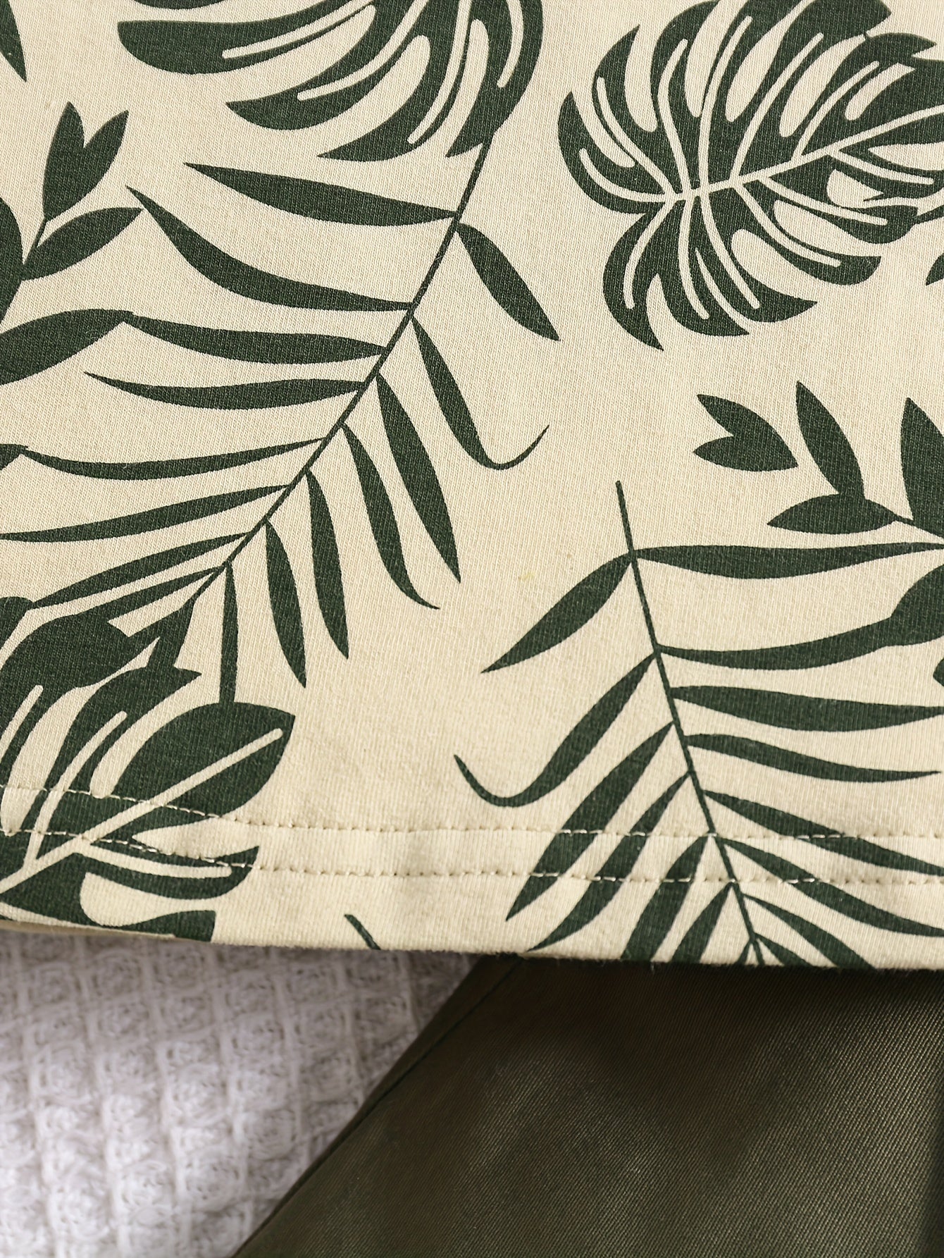Boys' Tropical Leaf Print Cotton Blend Casual Outfit - Short Sleeve Tee & Drawstring Shorts Set, Machine Washable for Spring/Summer, Perfect for Outdoor