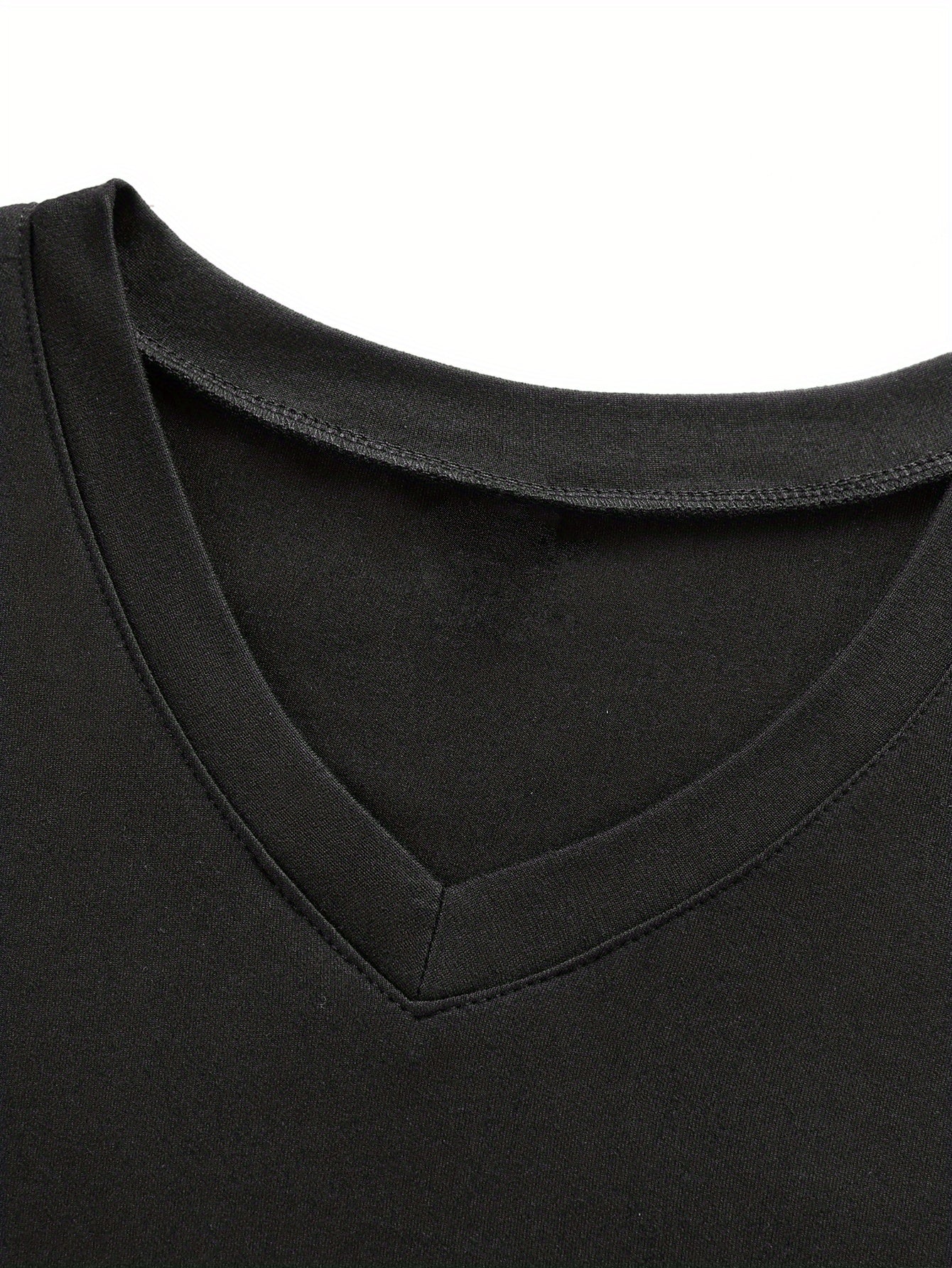 Men's Lightweight Black V-Neck T-Shirt with Seagull Print - Casual Short Sleeve Summer Top, Breathable & Stretchy Fabric, Perfect for Casual Attire or Beach Outings, Outdoor Activity Shirt | Simple Style Tee | Durable Casualw