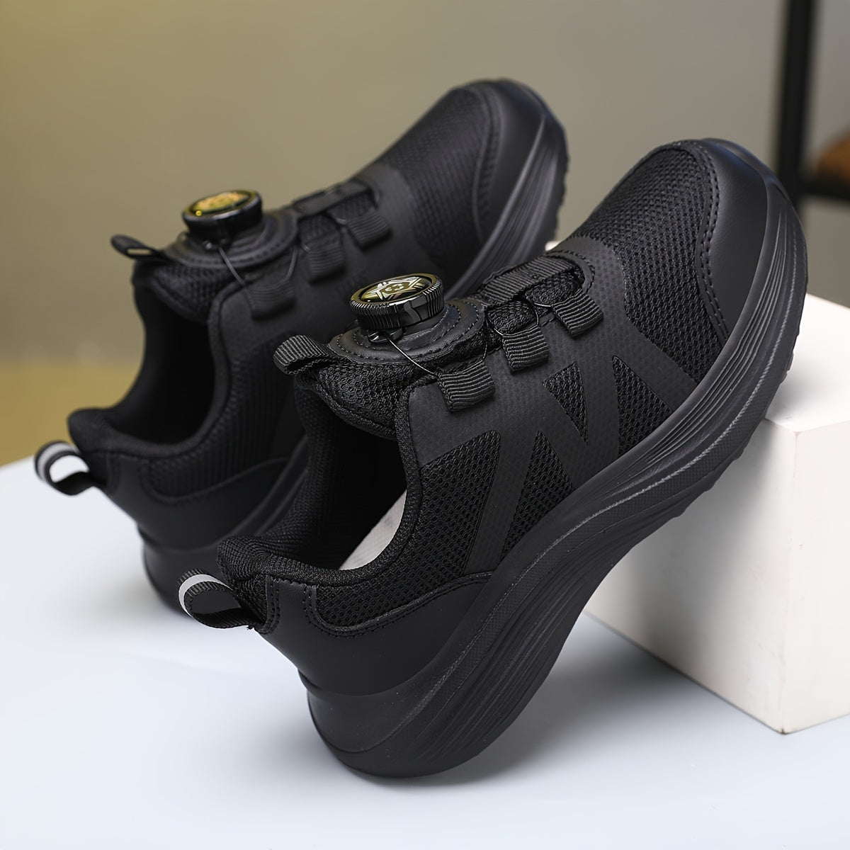 [Backtoschool Essential] Youngsters' Breathable Mesh Running Shoes with Rotating Buckle - Lightweight, All-Season Sneakers for Boys & Girls, Black, Casual & Sporty Design for School, Outdoor Activities & Casual Attire, Casual