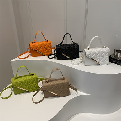 Stylish Small Square Handbag for Women with a Diamond Pattern, Perfect for Shoulder Or Crossbody Wear.