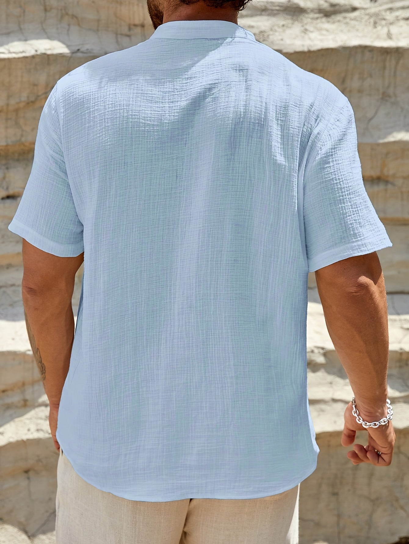 Men'S Classic Solid Color Pure Cotton And Bamboo Textured Breathable Fabric V-Neck Half-Button Design Suitable for Daily Casual Wear, Simple And Versatile, Stylish for Vacations, Hawaiian Style Light Blue Short-Sleeve Shirt.