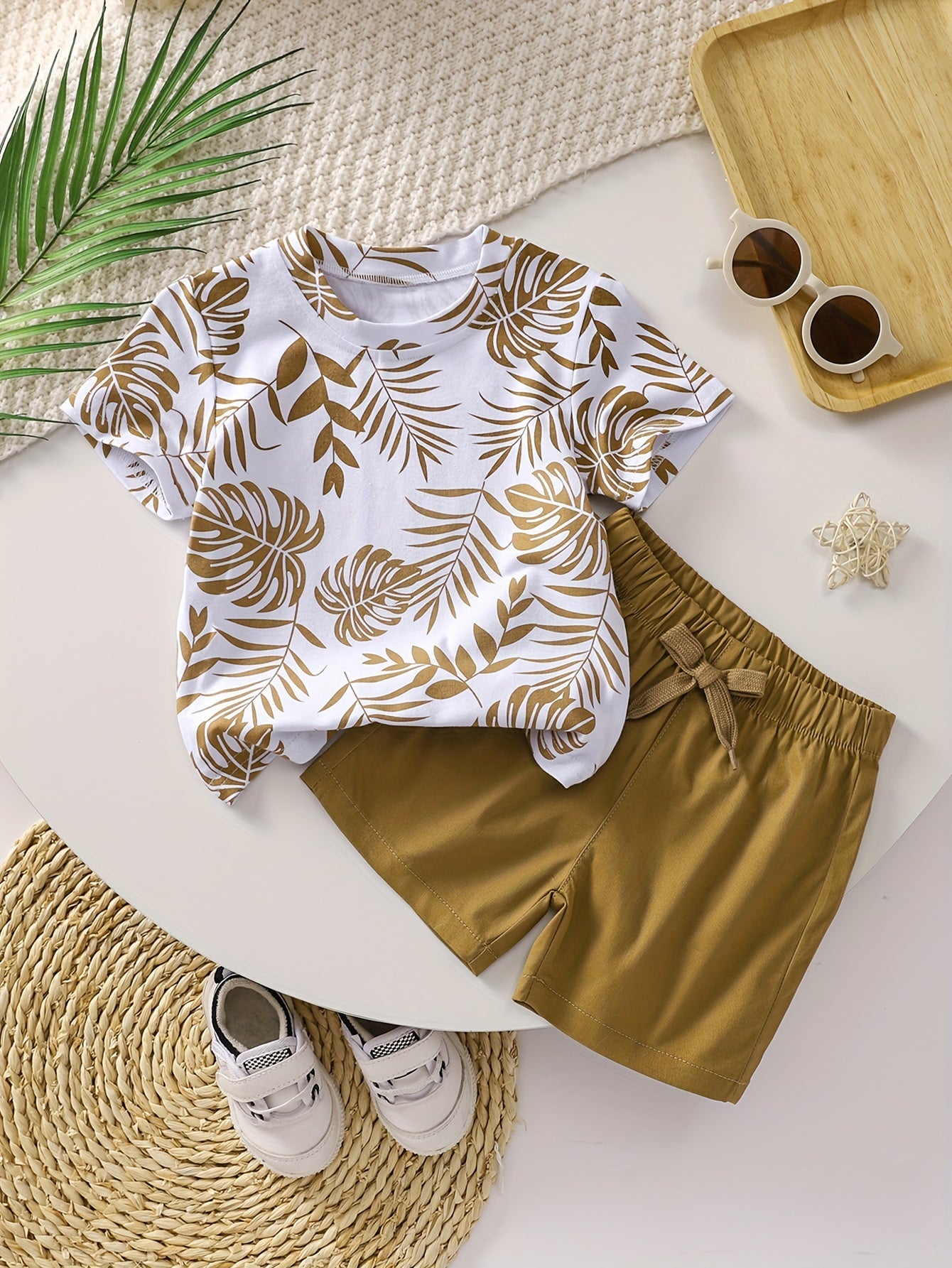 Boys' Tropical Leaf Print Cotton Blend Casual Outfit - Short Sleeve Tee & Drawstring Shorts Set, Machine Washable for Spring/Summer, Perfect for Outdoor